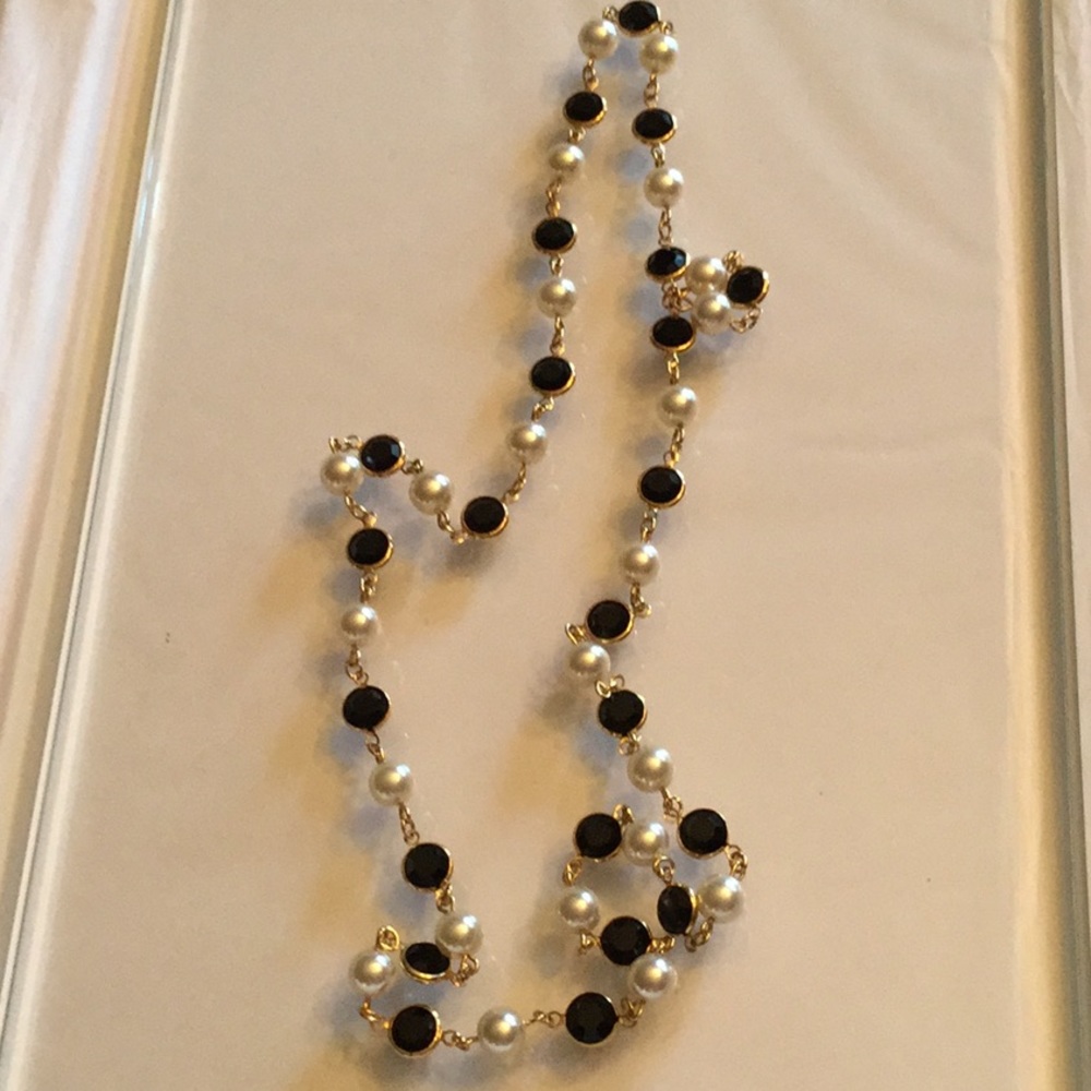 Black Crystal and faux pearl Necklace